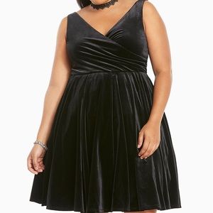 Torrid ladies black velvet full skirt dress New